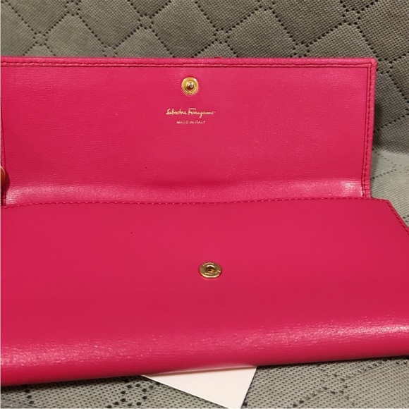 Authentic Salvatore Ferragamo Beautiful Pink large wallet - Picture 5 of 7